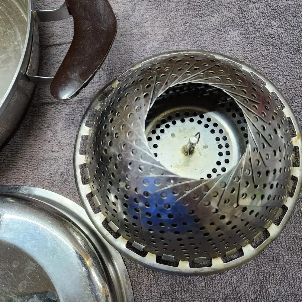 Various stainless steel pan, bowl and collapsible collinder Shlf